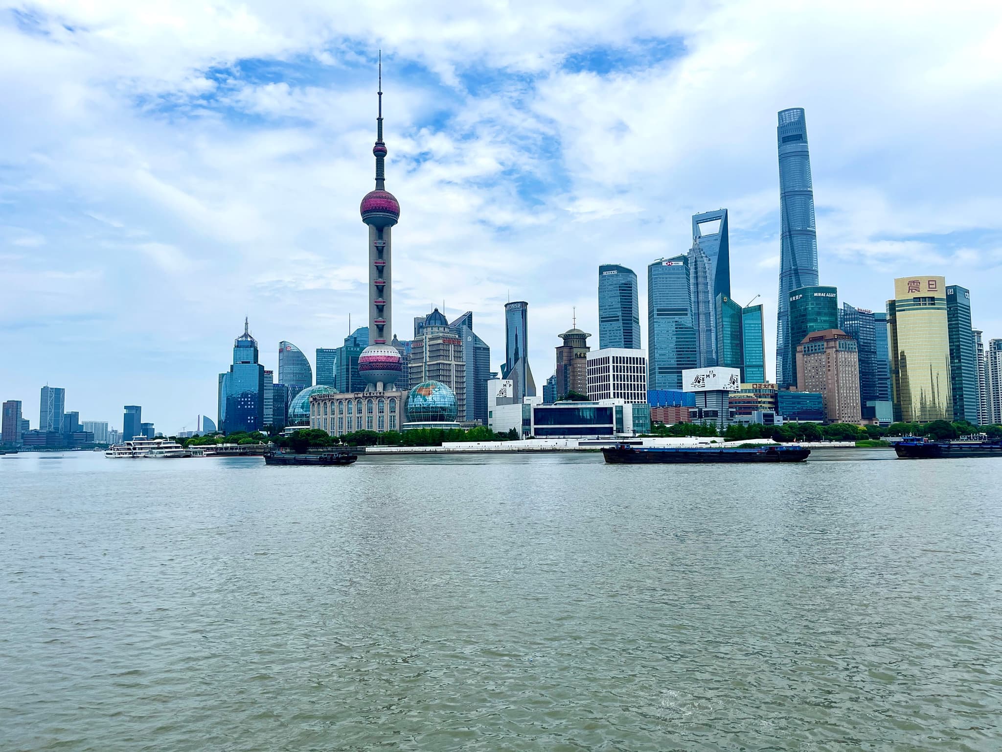 黄浦江边，外滩