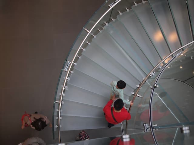 上海苹果店的玻璃楼梯